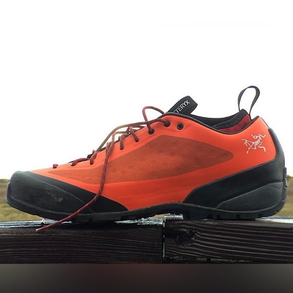 Arc'teryx 10.5 Acrux FL GTX Approach Red Black Athletic Shoes great condition - Picture 1 of 9